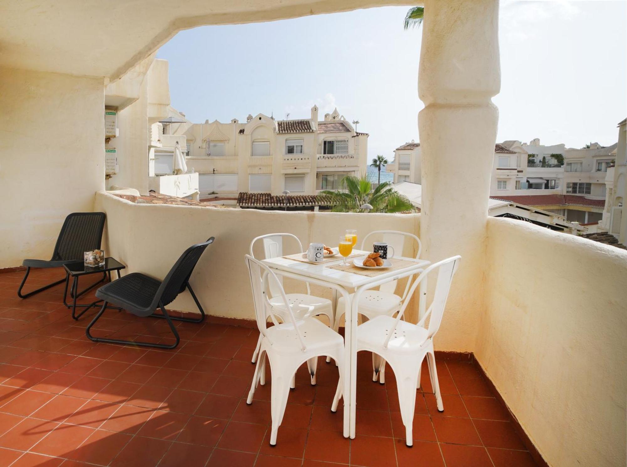 Apartmento En La Pequena Venecia, Puerto Marina ベナルマデナ エクステリア 写真