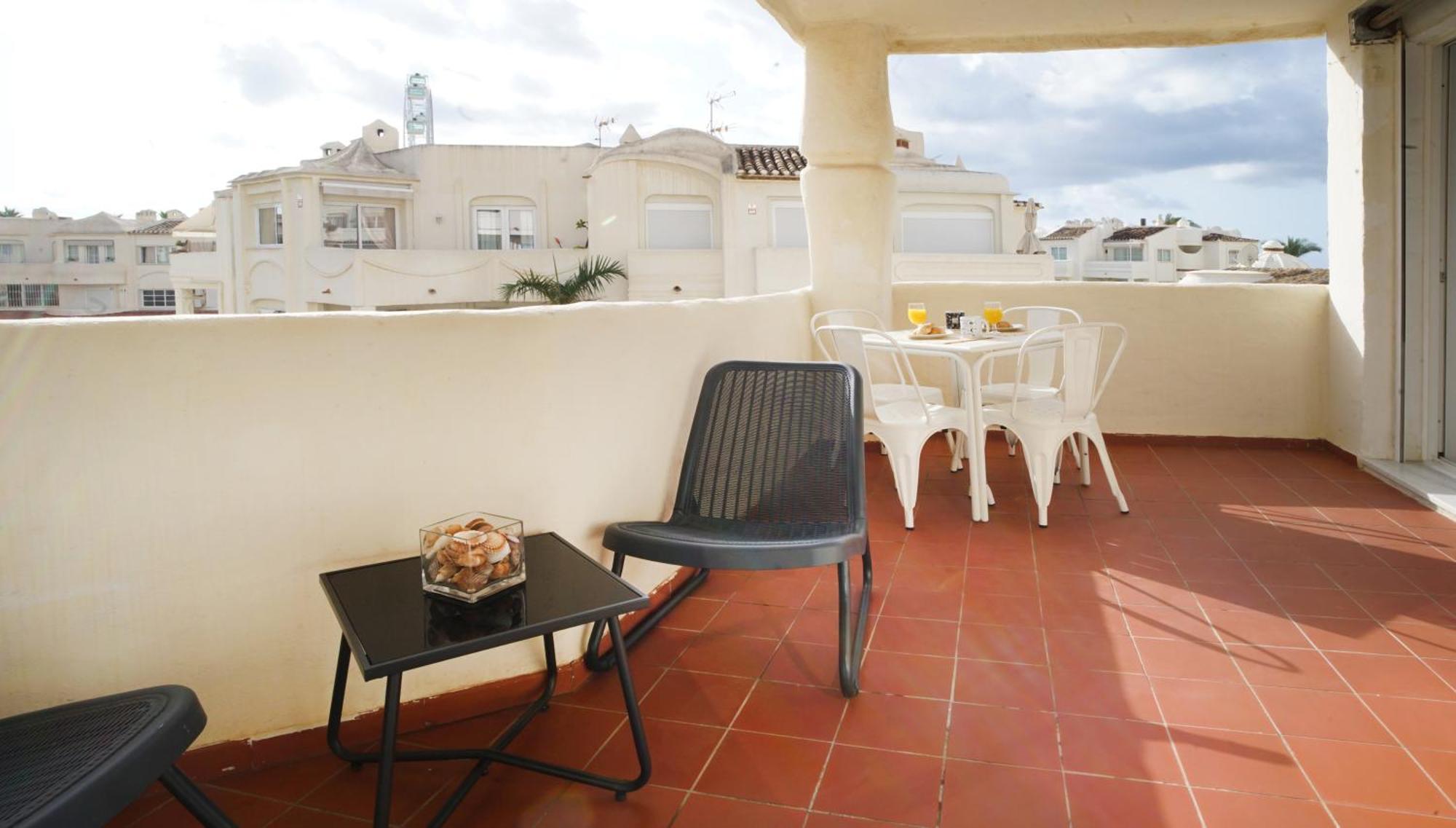 Apartmento En La Pequena Venecia, Puerto Marina ベナルマデナ エクステリア 写真