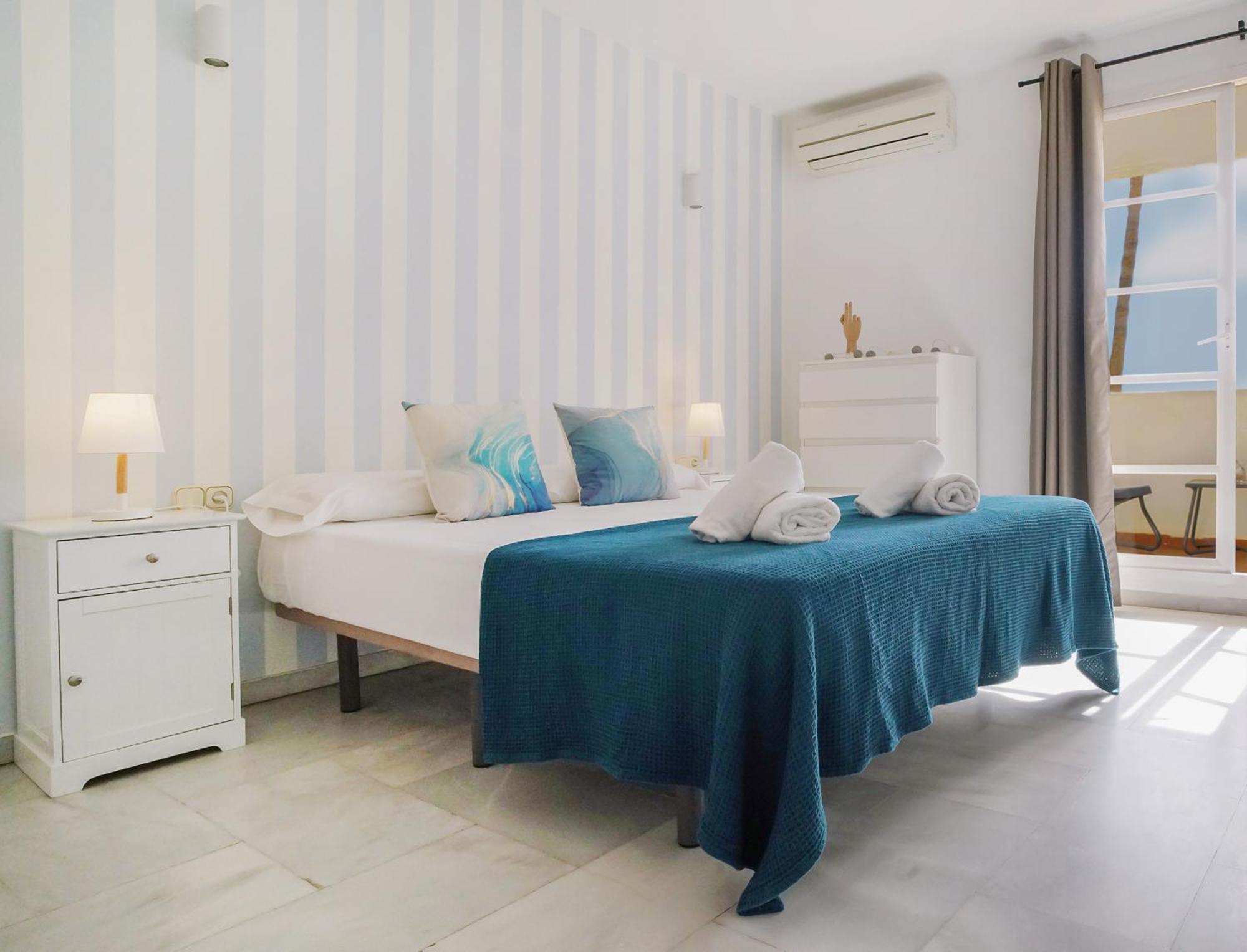 Apartmento En La Pequena Venecia, Puerto Marina ベナルマデナ エクステリア 写真