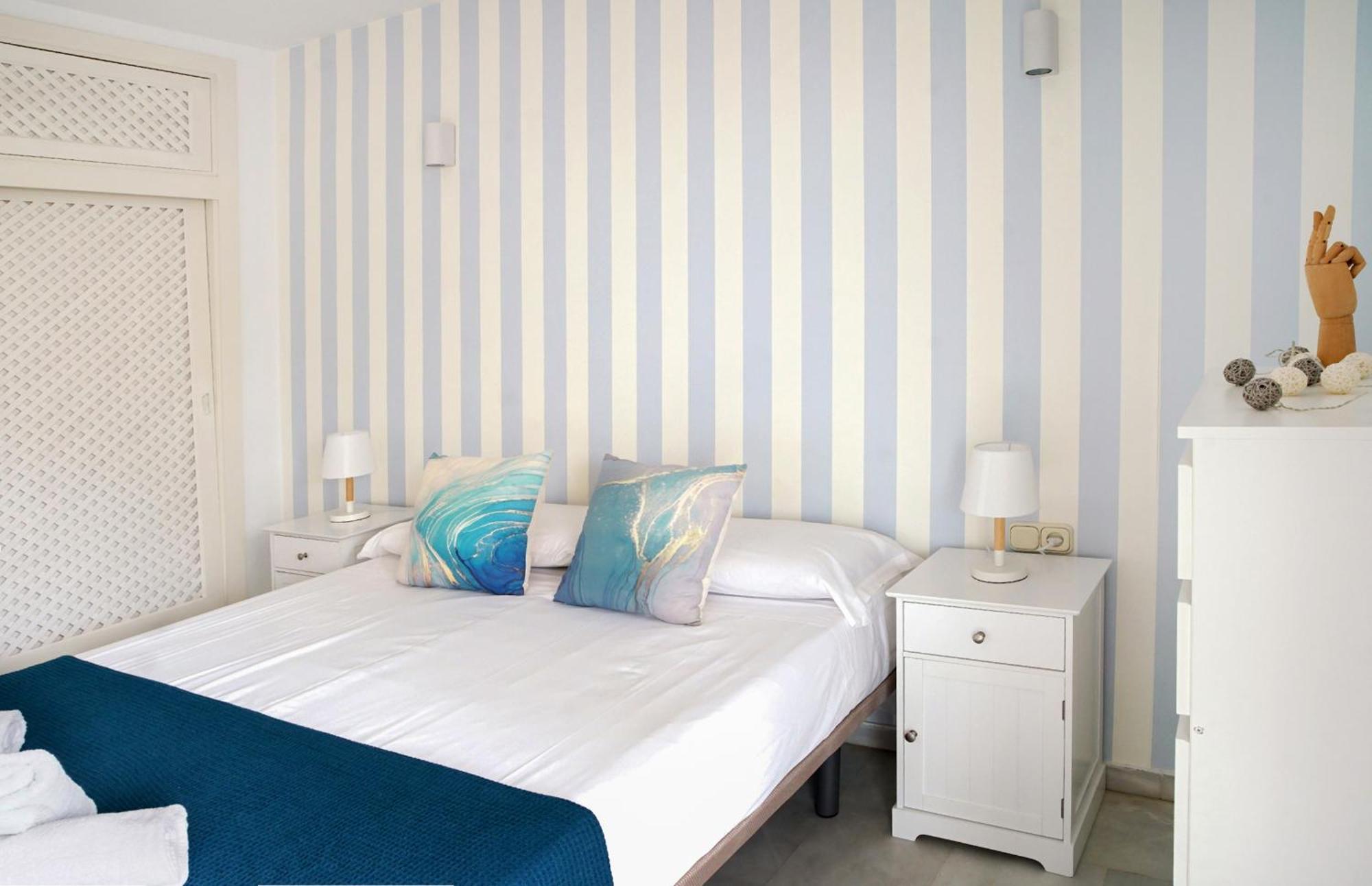 Apartmento En La Pequena Venecia, Puerto Marina ベナルマデナ エクステリア 写真