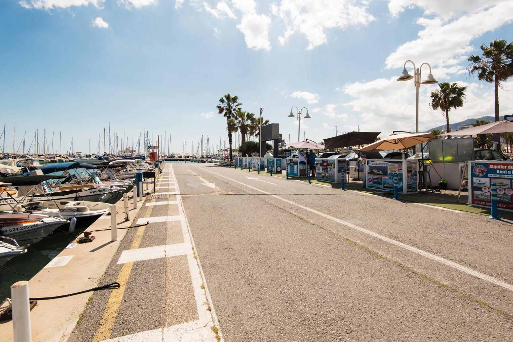 Apartmento En La Pequena Venecia, Puerto Marina ベナルマデナ エクステリア 写真