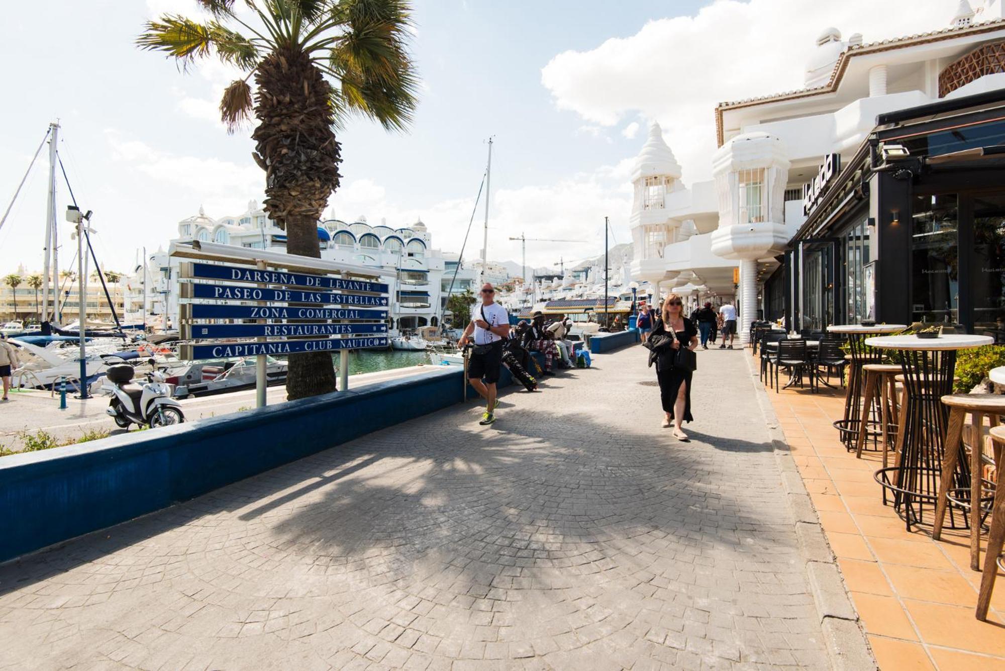 Apartmento En La Pequena Venecia, Puerto Marina ベナルマデナ エクステリア 写真