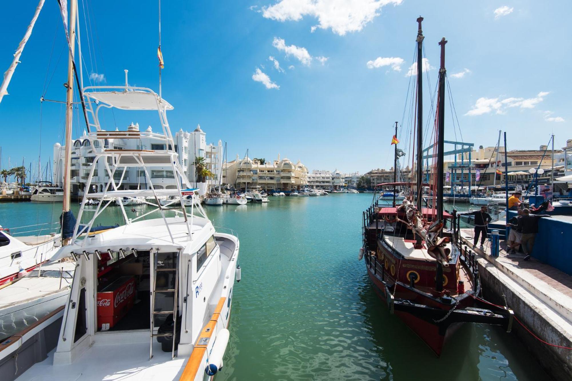 Apartmento En La Pequena Venecia, Puerto Marina ベナルマデナ エクステリア 写真