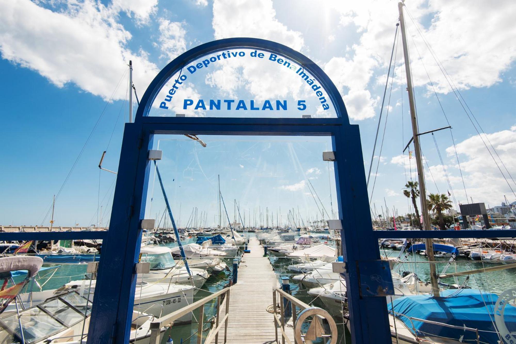 Apartmento En La Pequena Venecia, Puerto Marina ベナルマデナ エクステリア 写真