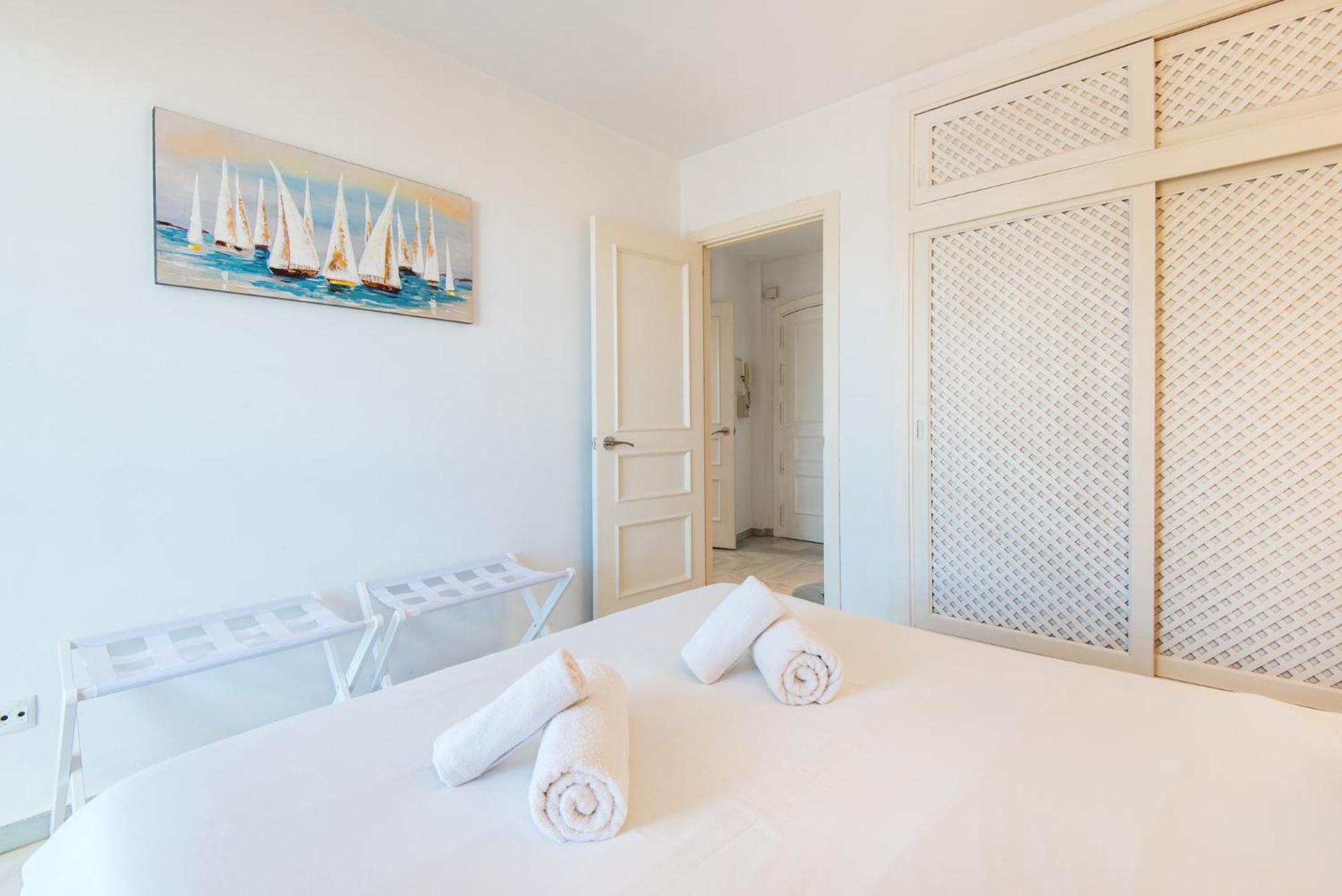 Apartmento En La Pequena Venecia, Puerto Marina ベナルマデナ エクステリア 写真