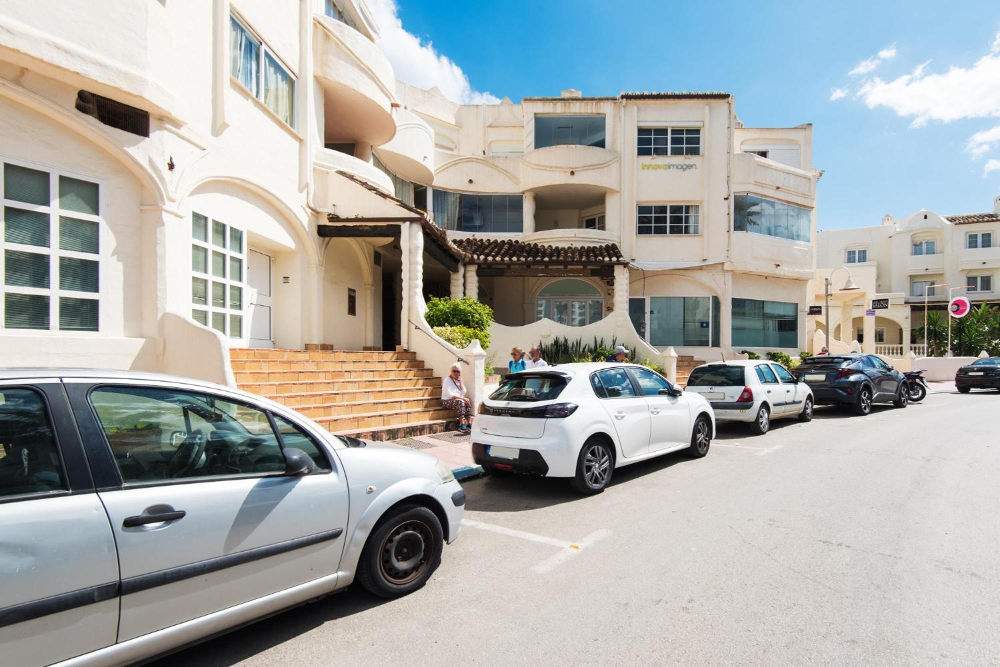 Apartmento En La Pequena Venecia, Puerto Marina ベナルマデナ エクステリア 写真
