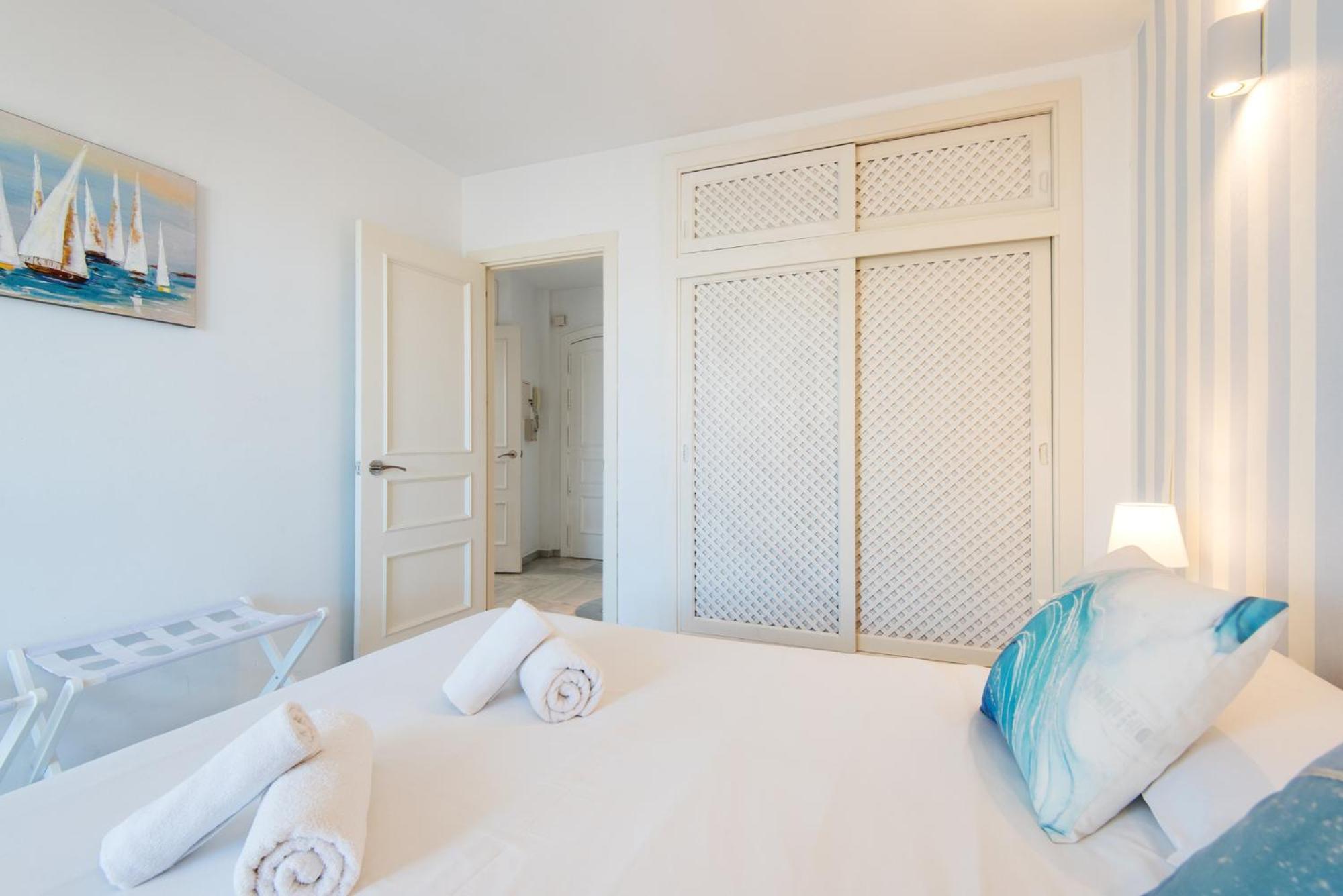 Apartmento En La Pequena Venecia, Puerto Marina ベナルマデナ エクステリア 写真