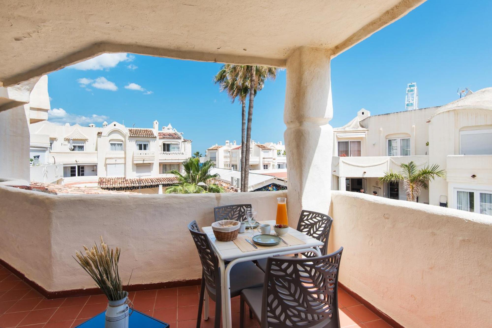 Apartmento En La Pequena Venecia, Puerto Marina ベナルマデナ エクステリア 写真